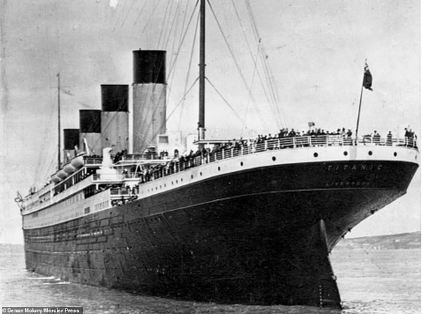 Tàu Titanic tại Queenstown ngày 11-4-1912. Ảnh: Dailymail