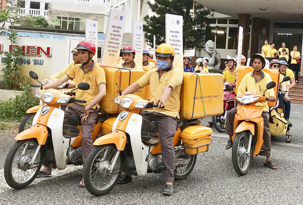 Nhân viên Bưu điện tỉnh ra quân chương trình “Tuổi trẻ Bưu điện Việt Nam tích cực tuyên truyền chính sách BHXH tự nguyện vì an sinh xã hội, vì lợi ích của người dân”.