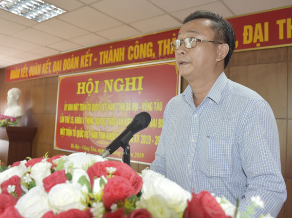 Đồng chí Lê Hồng Ngọc, Phó Chủ tịch Thường trực UBMTTQ Việt Nam tỉnh phát biểu khai mạc tại Hội nghị.