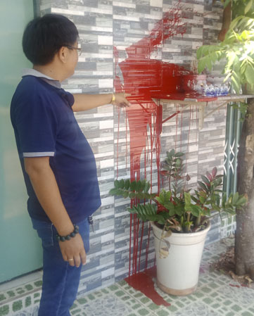 Nhà ông Thành bị đối tượng lạ mặt ném sơn.