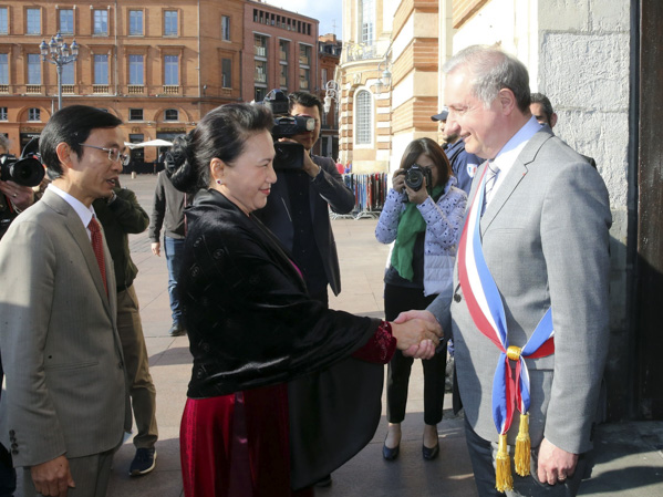 Chủ tịch Quốc hội Nguyễn Thị Kim tiếp Thị trưởng TP. Toulouse, Jean-Luc Moudenc.