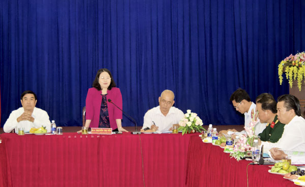 Đồng chí Nguyễn Thị Yến, Phó Bí thư Thường trực Tỉnh ủy, Trưởng Đoàn ĐBQH tỉnh phát biểu chỉ đạo tai buổi làm việc với UBND phường Phú Mỹ.