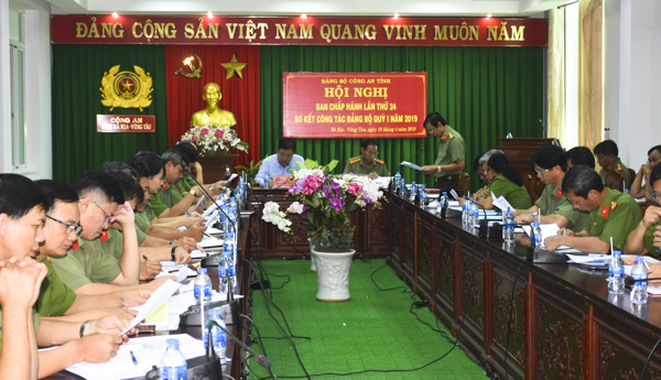Toàn cảnh hội nghị.