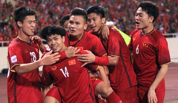 Lựa chọn nhân sự cho King’s Cup sẽ là bài toán đau đầu của HLV Park Hang-seo.