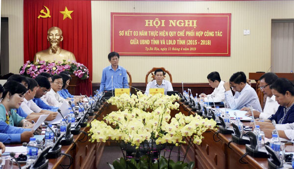Ông Châu Văn Thắng, Chủ tịch LĐLĐ tỉnh phát biểu tại hội nghị.