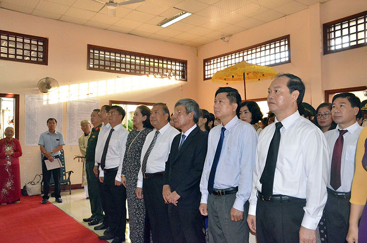Lãnh đạo tỉnh, TP. Vũng Tàu đến tưởng nhớ công ơn các Vua Hùng.
