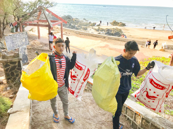 Rác được đưa về nơi tập kết để Công ty Cổ phần Dịch vụ môi trường và công trình đô thị Vũng Tàu đưa đi xử lý.