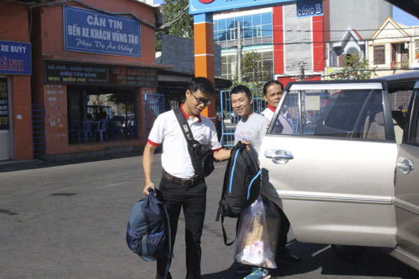 Khách đi xe trung chuyển của xe buýt Avigo  ra Bến xe Vũng Tàu đi sân bay Tân Sơn Nhất.
