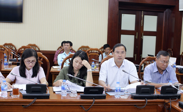 Đại diện các sở, ban ngành và địa phương tham dự cuộc họp giao ban.