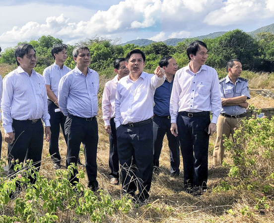 Đoàn Bộ GT-VT khảo sát sân bay Côn Đảo.