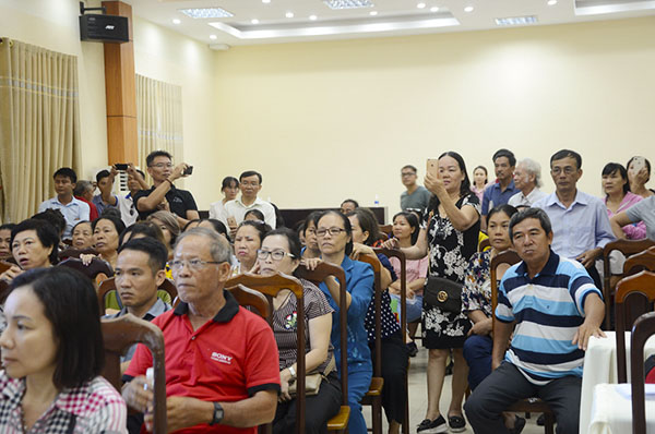 Các khách hàng đã ký hợp đồng chuyển nhượng dự án trong khu Trung tâm Chí Linh tham gia buổi đối thoại giữa DIC Corp với khách hàng.