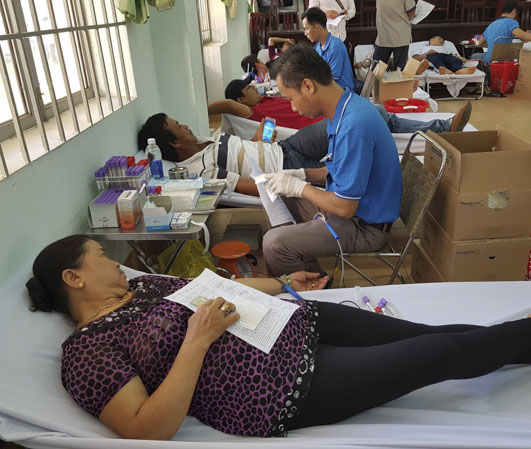 Người dân huyện Châu Đức tham gia hiến máu tình nguyện đợt 2-2019.