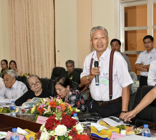 Các đại biểu đong góp ý kiến tại toạ đàm.