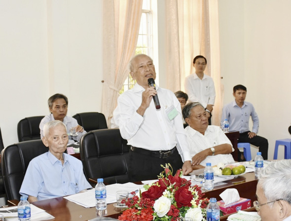 Các đại biểu đong góp ý kiến tại toạ đàm.