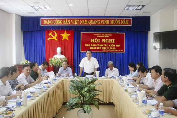 Đồng chí Đỗ Văn Bửu, Ủy viên Ban Thường vụ Tỉnh ủy, Chủ nhiệm Ủy ban Kiểm tra Tỉnh ủy phát biểu kết luận hội nghị.