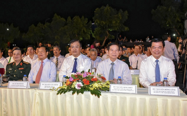 Các đồng chí lãnh đạo, nguyên là lãnh đạo Đảng, Nhà nước và lãnh đạo tỉnh BR-VT  tham dự lễ kỷ niệm.