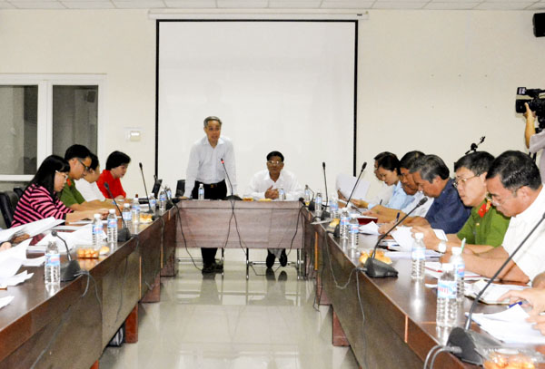 Ông Nguyễn Hùng Long, Phó Cục Trưởng Cục ATTP Bộ Y tế, phát biểu tại buổi làm việc.