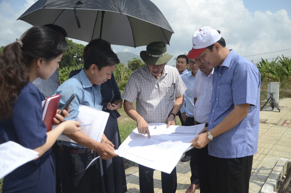 Đoàn giám sát khảo sát thực tế tại dự án khu nhà ở Hoàn Cầu, do Công ty CP Phục Hưng Holdings làm chủ đầu tư.