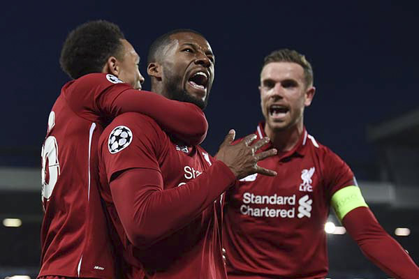 Wijnaldum (giữa) đã lập cú đúp chỉ trong vòng 2 phút.