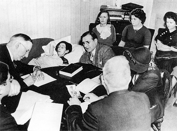Catherine Donohue trên giường bệnh nhưng vẫn theo đuổi vụ kiện.