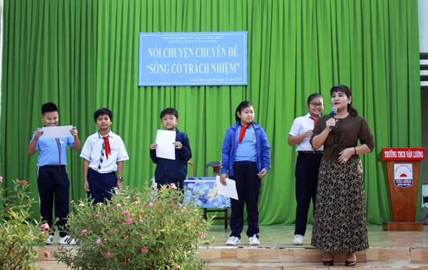Thạc sĩ tâm lý Tô Nhi A, Trường CĐ Sư phạm Trung ương TP. Hồ Chí Minh nói chuyện chuyên đề  