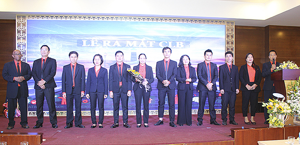 Các thành viên CLB Huấn luyện Hải Đăng ra mắt tại buổi lễ.