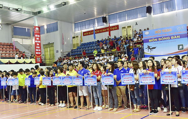 Gần 800 VĐV tham gia hội thao.