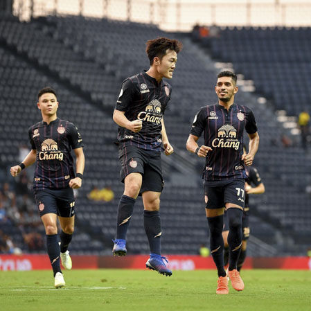 Xuân Trường vỡ òa cảm xúc sau khi ghi bàn cho Buriram United.