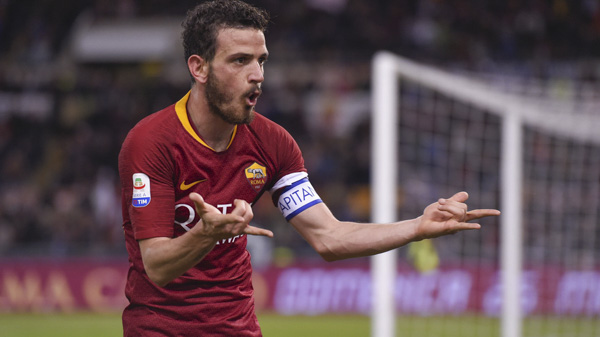 Florenzi xứng đáng với chiếc băng đội trưởng trên tay như người đàn anh Totti.