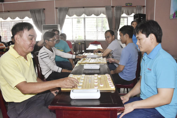 Các kỳ thủ nam thi đấu tại giải.