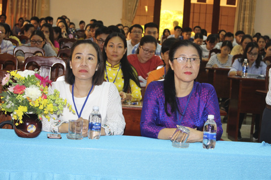 Đại diện lãnh đạo Ban Tổ chức Tỉnh ủy, Trường Chính trị tỉnh tham dự lễ khai mạc Kỳ thi tuyển CCHC năm 2018.