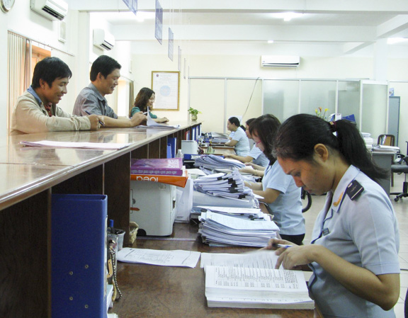 DN làm thủ tục hải quan tại Chi cục Hải quan cửa khẩu Cái Mép.