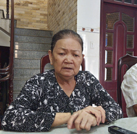 Bà Đỗ Thị Định đề nghị cơ quan chức năng xem xét lại tính hợp pháp, hợp lý của việc ông Q. cho tặng căn nhà ở đường Trương Công Định, phường 7, TP.Vũng Tàu. Bởi, việc này khiến hai cháu ngoại của bà mất quyền thừa kế, không có chỗ ở.