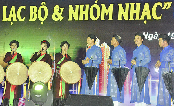 CLB Quan họ Giao Duyên biểu diễn tại chương trình giao lưu “Các câu lạc bộ và nhóm nhạc” TP. Vũng Tàu. 