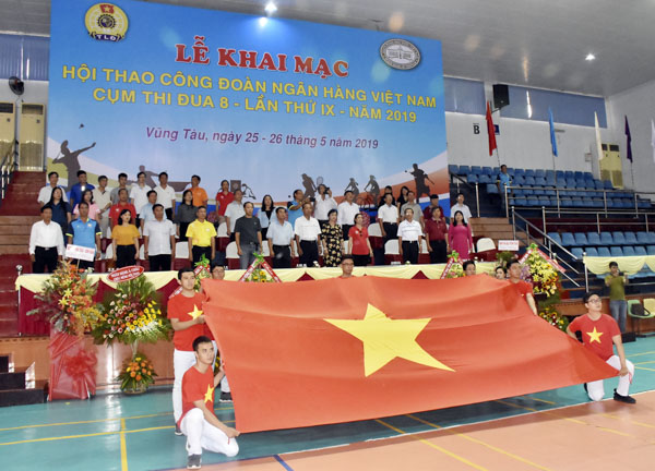 Quang cảnh lễ khai mạc hội thao.