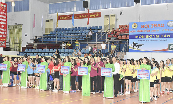 Hội thao có hơn 120 VĐV tham gia.