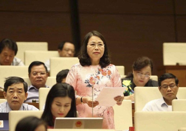 Đại biểu Nguyễn Thị Yến (Bà Rịa - Vũng Tàu) đồng tình với Báo cáo kinh tế, xã hội của Chính phủ trong năm 2018 và những tháng đầu năm 2019, đồng thời cho rằng cần có những giải pháp hữu hiệu hơn để kiềm chế lạm phát dưới 4%. Ảnh: QUỐC KHÁNH