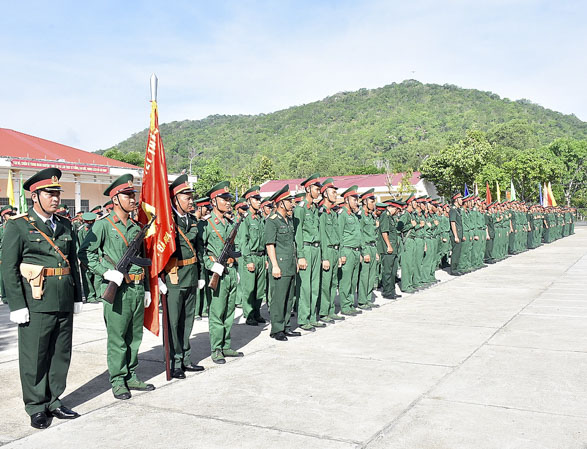 Chiến sĩ mới tham dự lễ tuyên thệ. 