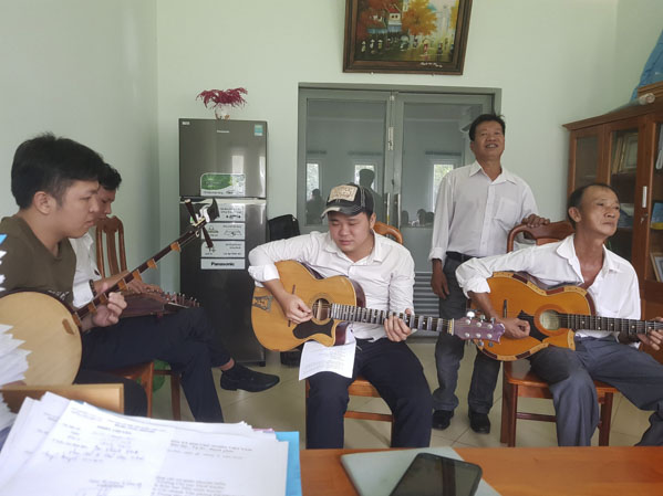 Một buổi sinh hoạt của CLB ĐCTT huyện Châu Đức tại Trung tâm Văn hóa-Thông tin-Thể thao huyện.