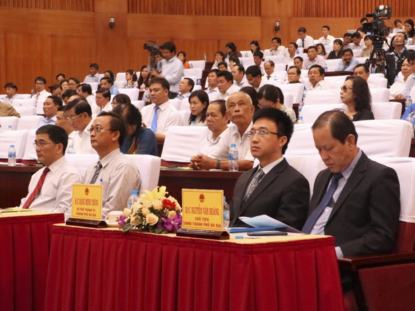 Các đại biểu dự lễ công bố Quyết định số 420/QĐ-TTg ngày 16/4/2019 của Thủ tướng Chính phủ về việc công nhận TP. Bà Rịa hoàn thành nhiệm vụ xây dựng nông thôn mới năm 2018.