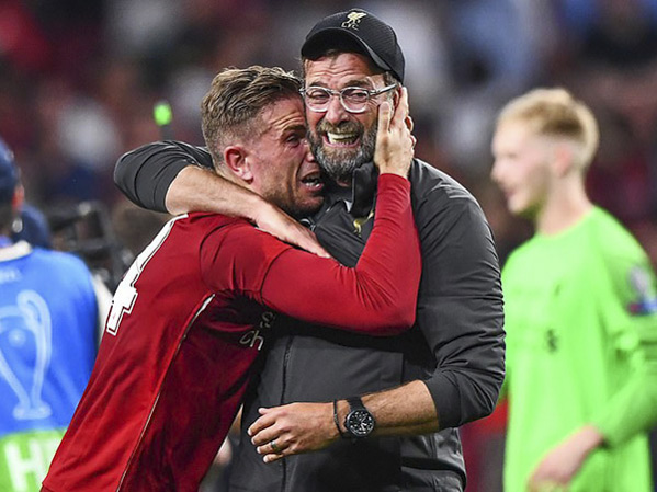 Klopp và đội trưởng Henderson.