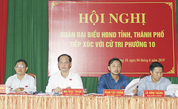 Tổ đại biểu số 2 HĐND tỉnh tiếp xúc cử tri phường 10 (TP.Vũng Tàu). Ảnh: KHÁNH CHI.