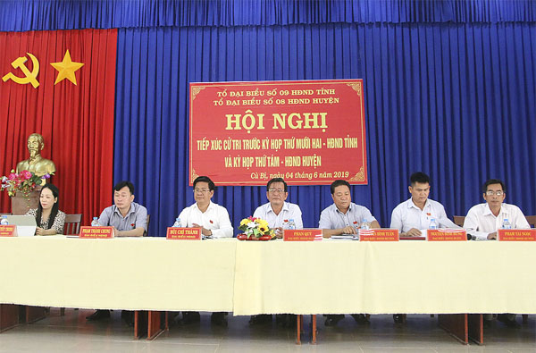 Tổ đại biểu số 9 HĐND tỉnh tiếp xúc cử tri xã Xà Bang và xã Cù Bị (huyện Châu Đức). Ảnh: TƯỜNG NGÂN.