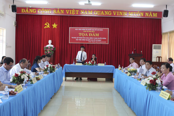 Quang cảnh buổi tọa đàm.