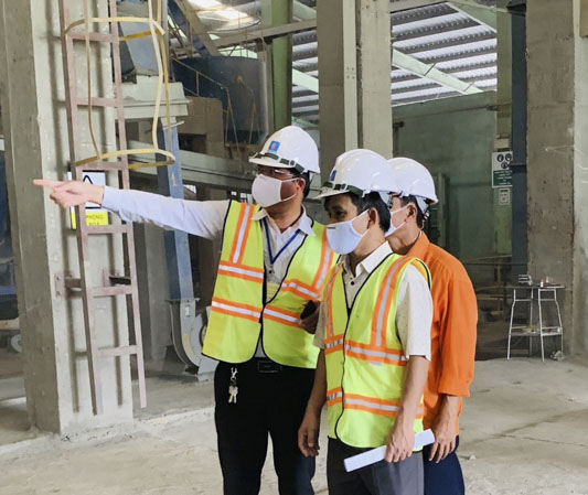 Đoàn Thanh tra liên ngành tỉnh thanh tra việc thực hiện pháp luật lao động, BHXH, ATVSLĐ tại xưởng sản xuất của Công ty CP Hóa phẩm dầu khí DMC Miền Nam.