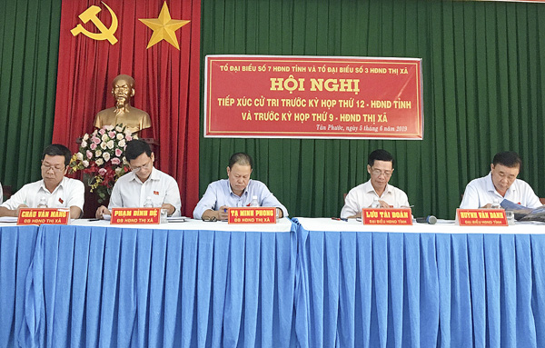 Tổ đại biểu số 7 HĐND tỉnh tiếp xúc cử tri phường Tân Phước (TX.Phú Mỹ). Ảnh: KIM HỒNG.