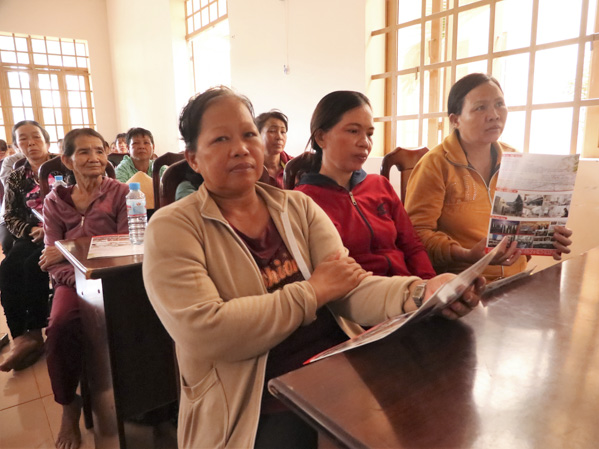 Hội viên nông dân xã Suối Rao, huyện Châu Đức tham gia chương trình tư vấn hướng nghiệp, du học và xuất khẩu lao động.