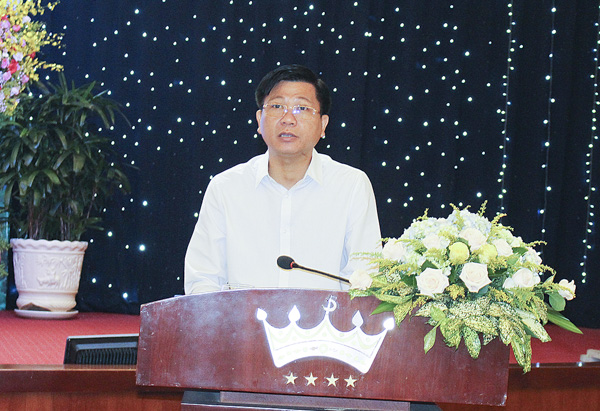 Ông Trần Văn Tuấn, Phó Chủ tịch UBND tỉnh phát biểu tại hội thảo.