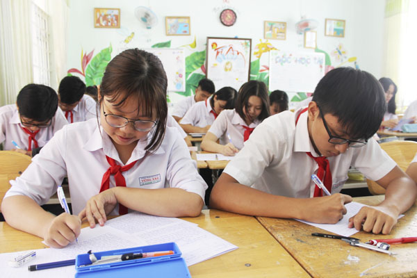 HS lớp 9 Trường THCS Vũng Tàu (TP. Vũng Tàu) ôn tập môn Toán để chuẩn bị cho kỳ thi tuyển sinh lớp 10. 