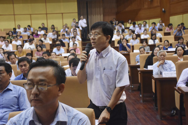BS Nguyễn Văn Hương, Giám đốc BV Bà Rịa nêu ý kiến về tình trạng bạo hành nhân viên y tế tại buổi tiếp xúc.